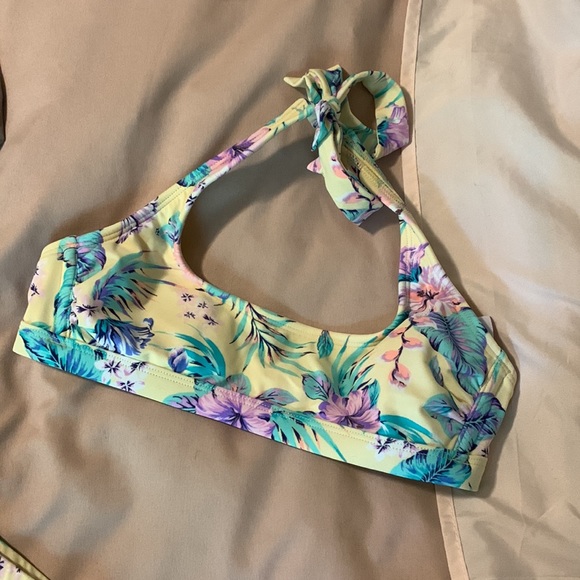 Bikini - Picture 7 of 7